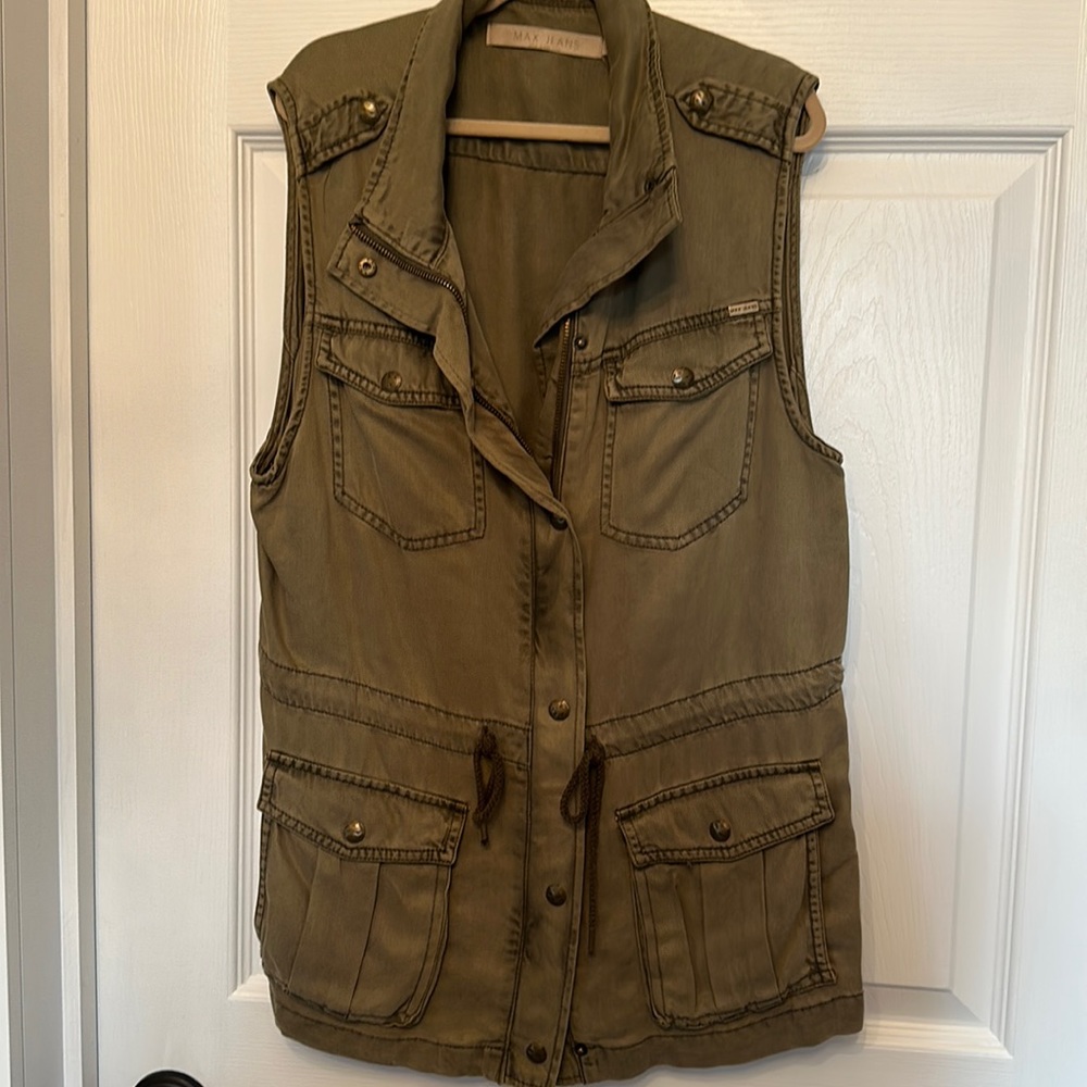 Max jean’s utility vest size medium. Super soft.